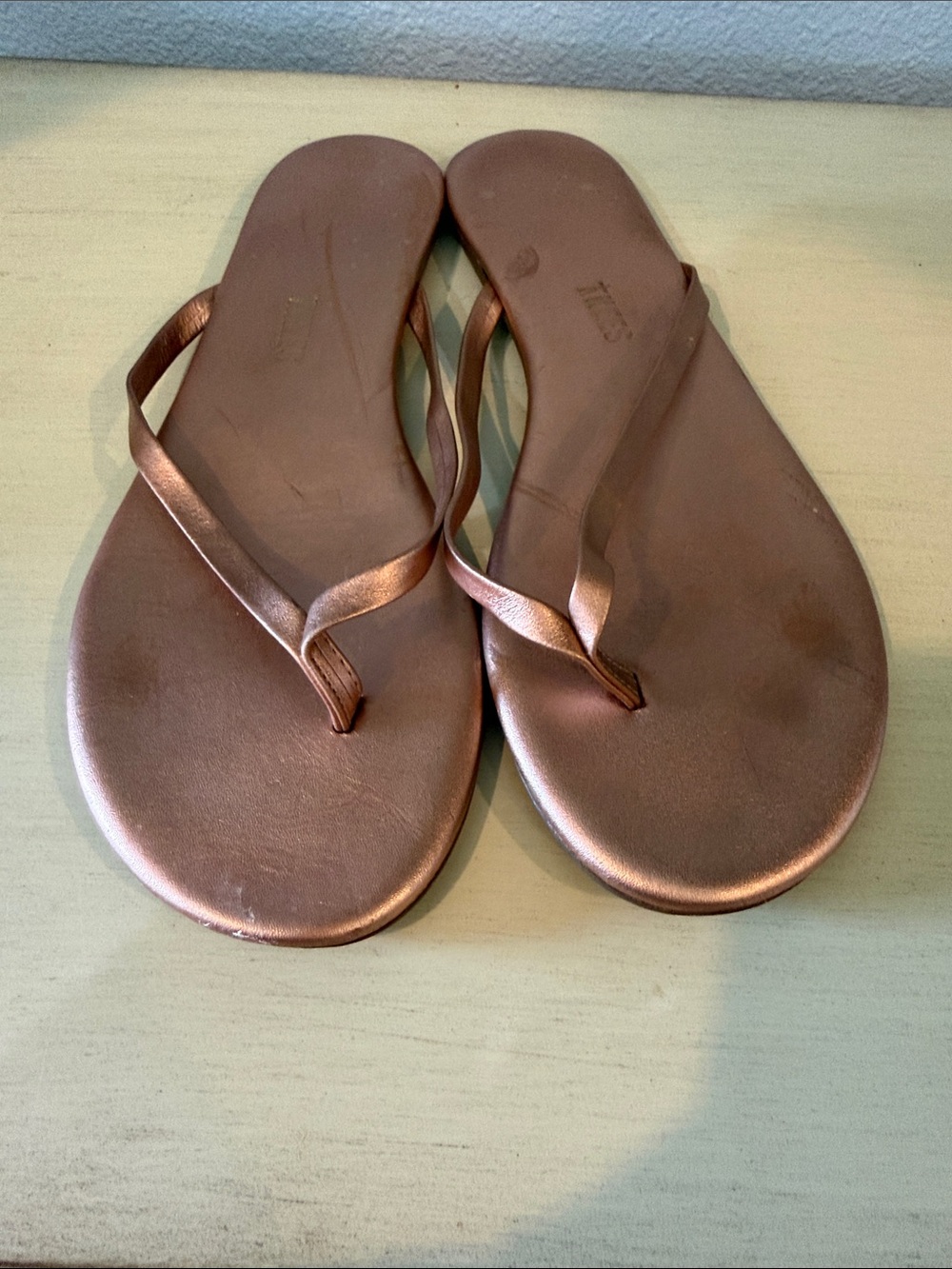 TKEES by Staud Rose Gold Metallic Flip Flop Sandals 1000-1